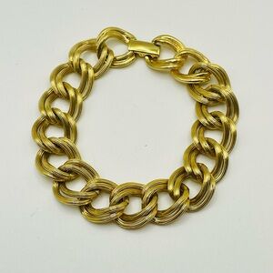 Vintage Avon Textured Chunky Double Curb Chain Link Bracelet. Gold Tone 8.5 inch